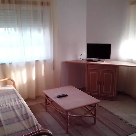 Lovely 1-bedroom In Olhos De Agua Apartamento *